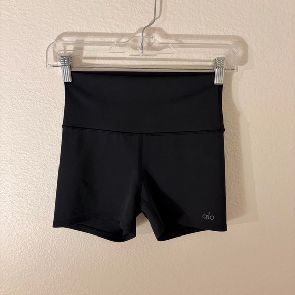 Alo Yoga black airlift shorts 3” - Picture 1 of 4